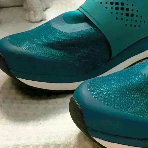 Like New, Never worn. Shimano IC3 biking shoes in sz 42. BOA tightening system. - Picture 6 of 15